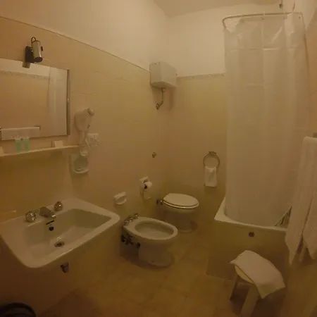 Riviera فندق ألغيرو