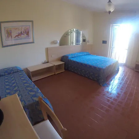 מלון Riviera 4*